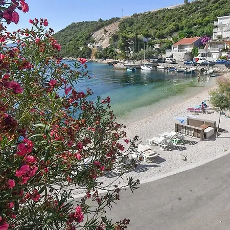 Dora Apartman Duboka