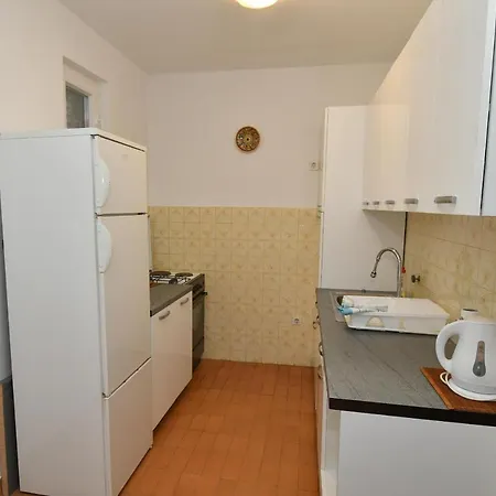 Apartman Dora *