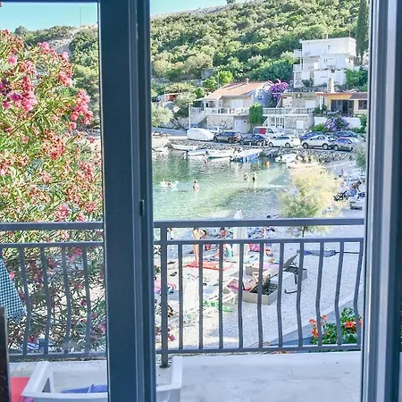 Dora Apartman Duboka